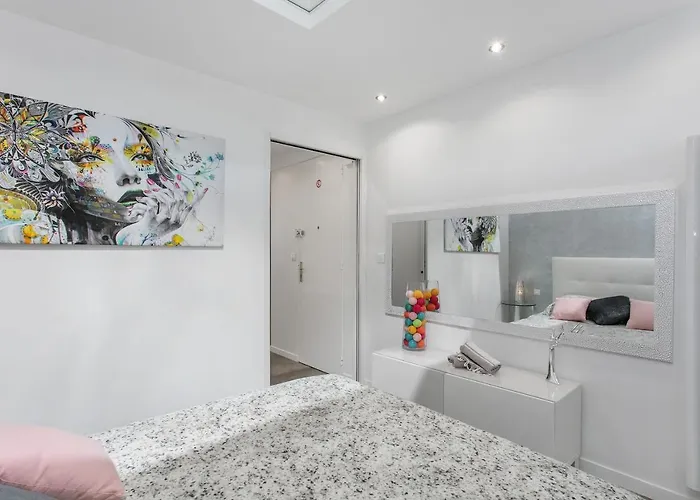 Le Cristal Port Ambonne Village Naturiste *