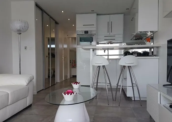 Le Cristal Port Ambonne Village Naturiste *